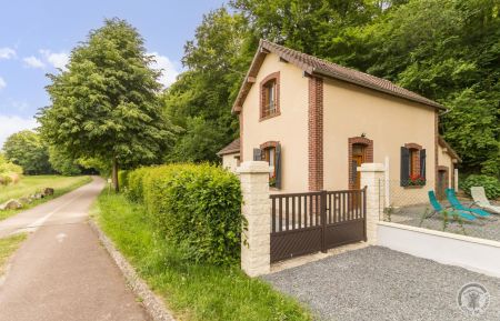 G&icirc;te n&deg;1536 Le Bec-Hellouin - Eure - en bord de Voie Verte