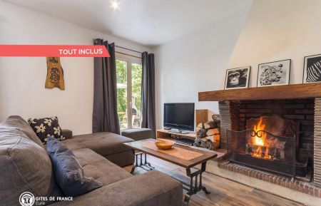 Le salon vous offre une vue sur la forêt. un coin de relaxation ou vous pourrez allumer la cheminée et passer des moments paisibles Gîte n°1380 La Houssaye - Eure - Le salon vous offre une vue sur la forêt. un coin de relaxation ou vous pourrez allumer la cheminée et passer des moments paisibles
